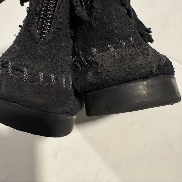 Minnetonka Black Suede Fringe Boots Size 9 - Picture 13 of 14